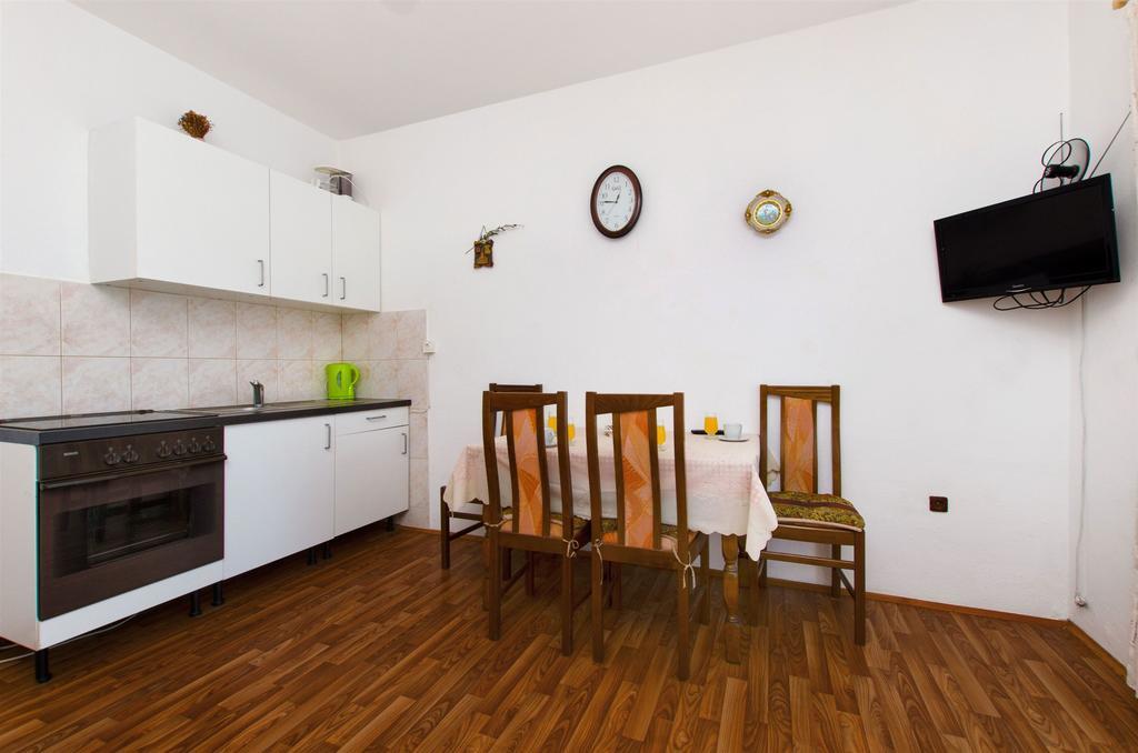 Apartments Ban Dugi Rat Exterior photo