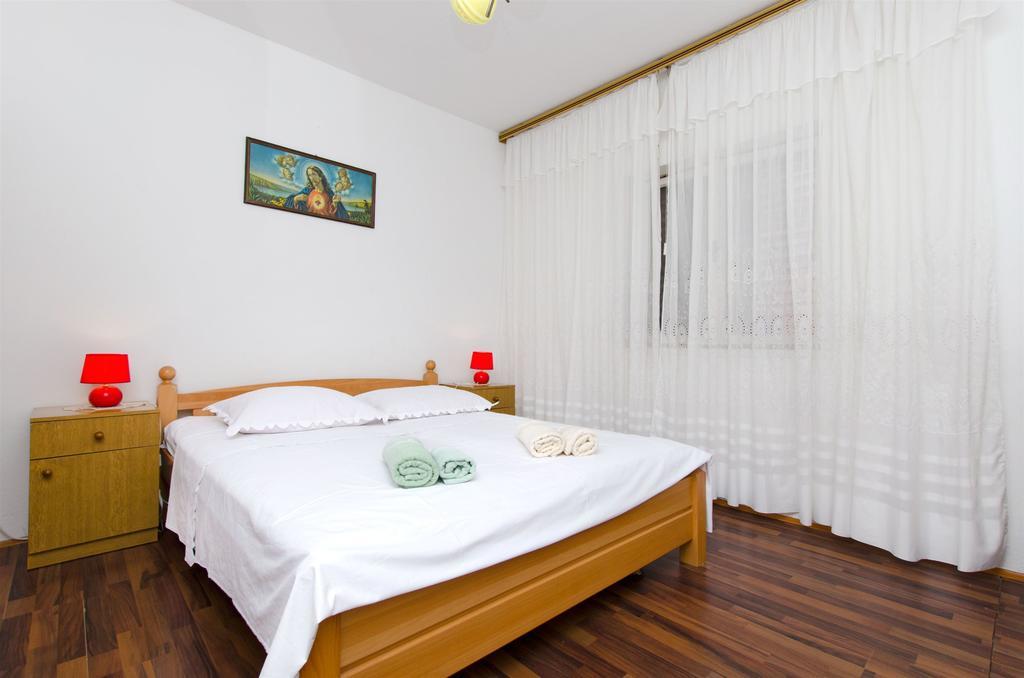 Apartments Ban Dugi Rat Exterior photo